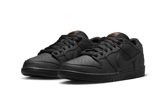 NIKE SB NOIR